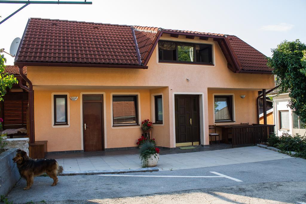 Apartments And Rooms Stefanac Slunj Phòng bức ảnh