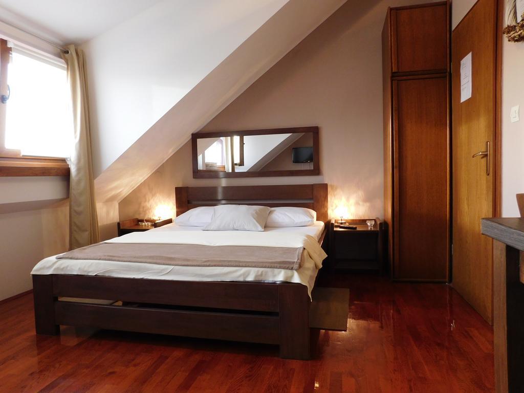 Apartments And Rooms Stefanac Slunj Ngoại thất bức ảnh