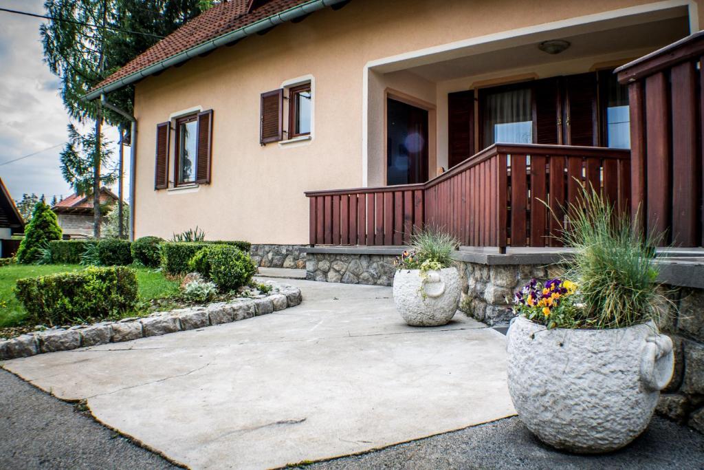 Apartments And Rooms Stefanac Slunj Phòng bức ảnh